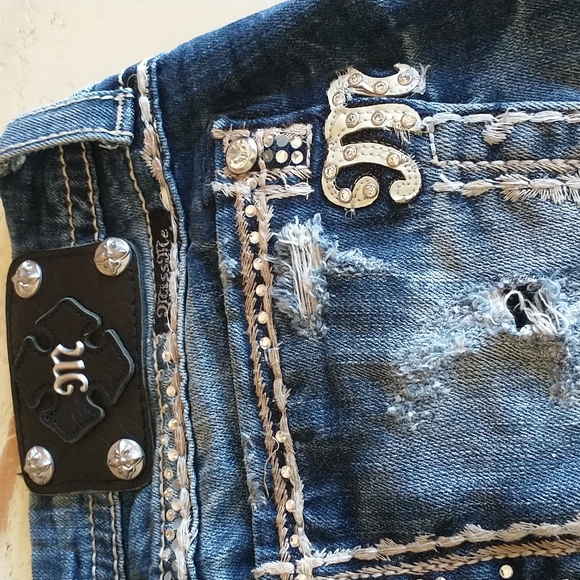 31 x 34 Miss Me Jeans - Picture 6 of 11